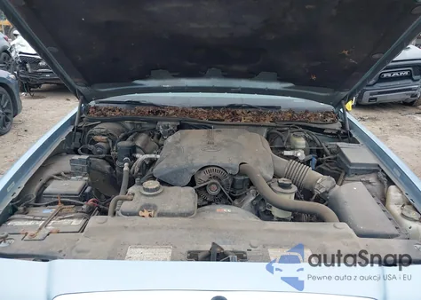 2000 Mercury Grand Marquis Gs z USA, uszkodzony, nr VIN 2MEFM74W7YX702589